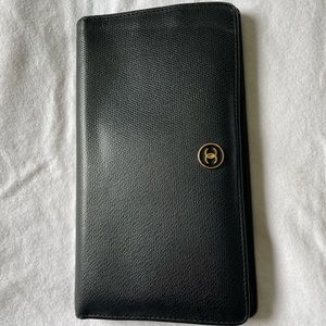 CHANEL Authentic CC Coco Leather Bifold Wallet

Excellent condition